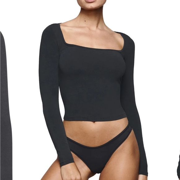 SKIMS Tops - Skims long sleeve top